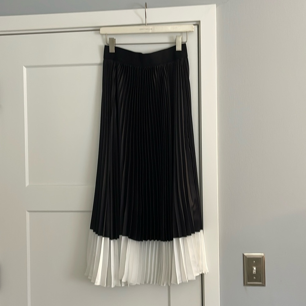 NWT Alice and Olivia "Katz" Pleated Skirt